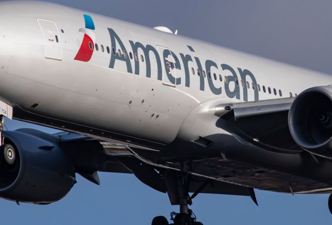 american-airlines-london-bound-flight-turns-back-to-miami-after-passenger-refuses-to-wear-mask-scaled.jpg
