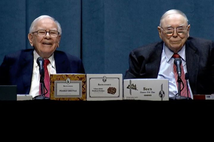 buffett-bought-more-apple-last-quarter-and-says-he-would-have-added-more-if-the-stock-didnt-rebound.jpg