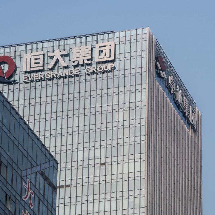china-evergrande-shares-briefly-plunge-more-than-10-after-2-6-billion-asset-sale-falls-through-scaled.jpg