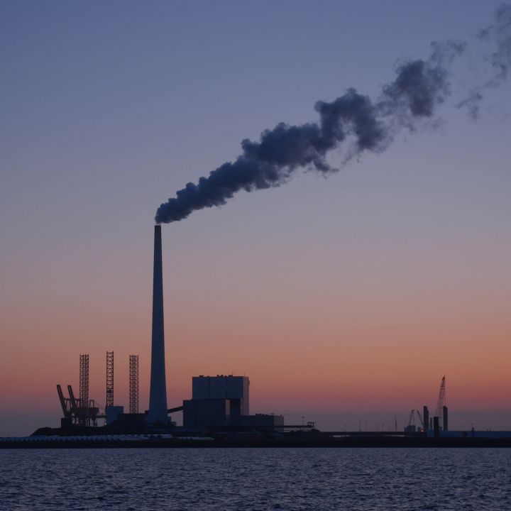 energy-giants-return-to-fossil-fuels-like-coal-as-europe-braces-for-winter-scaled.jpg
