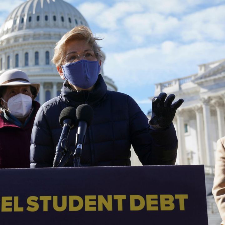 u-s-student-debt-has-ballooned-to-1-7-trillion-heres-what-president-biden-and-lawmakers-can-do-to-help-scaled.jpg
