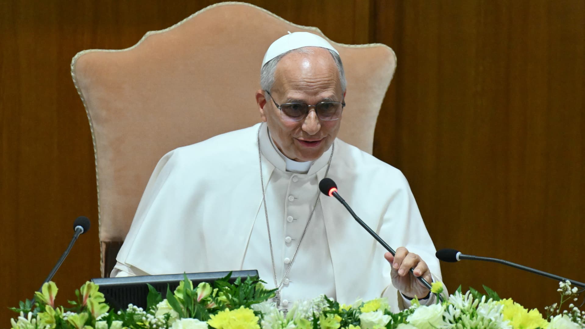 AI Warning: Trump Officials Divided on Pope Leos Call for Oversight