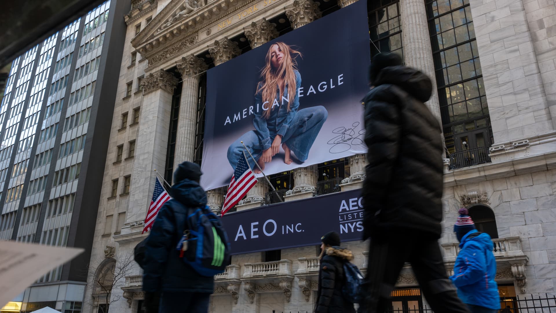 American Eagle's Portfolio Divergence: A Tale of Two Brands featured image