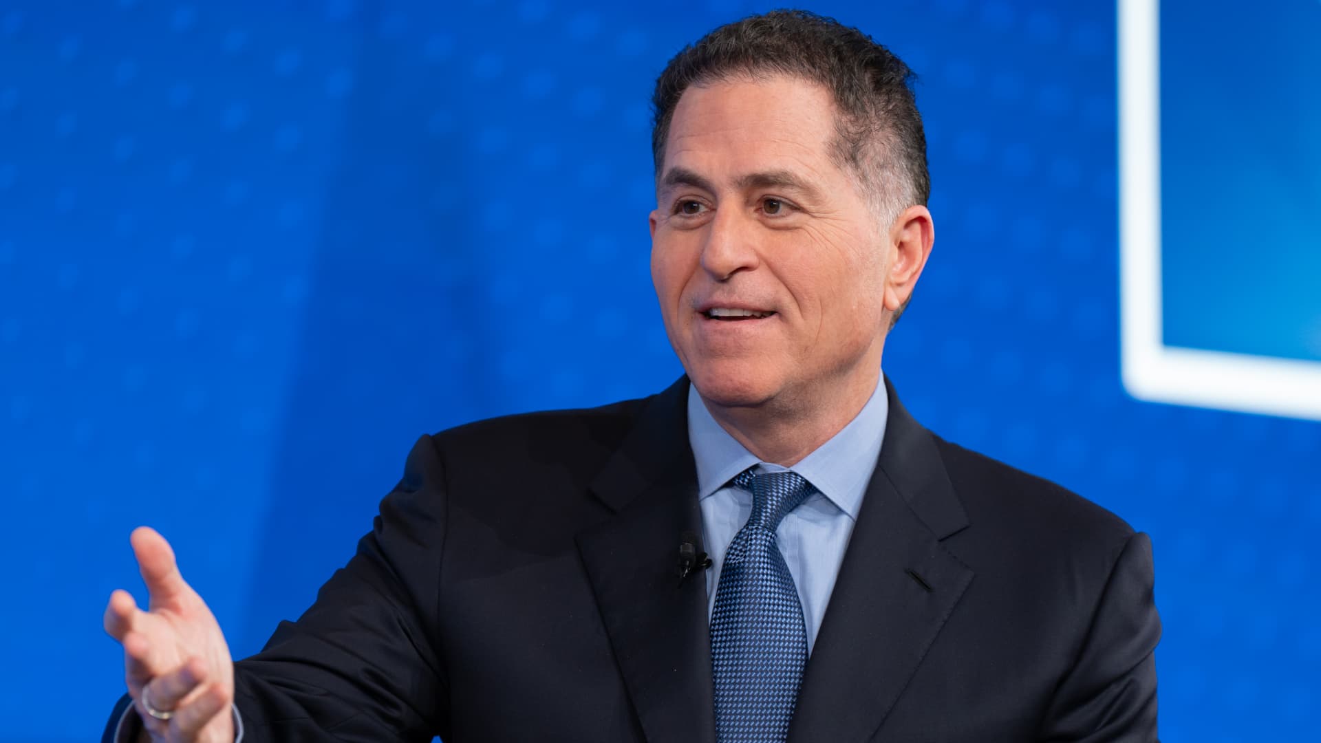 Dell Stock Surges 32%: AI Server Demand Fuels Unprecedented Growth