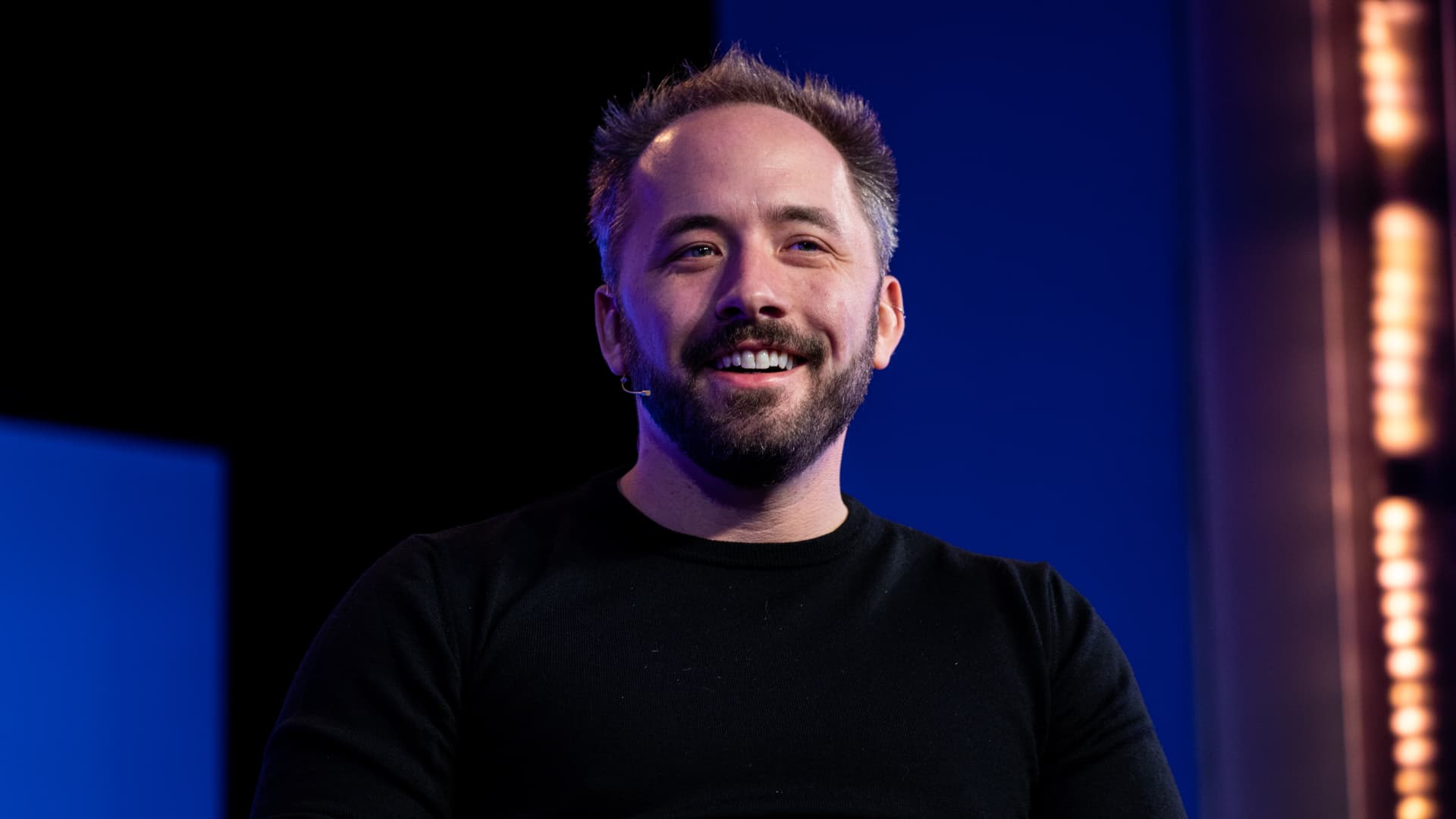 Dropbox CEO Transition: A Cloud Pioneer's Next Chapter Amidst AI Shifts featured image