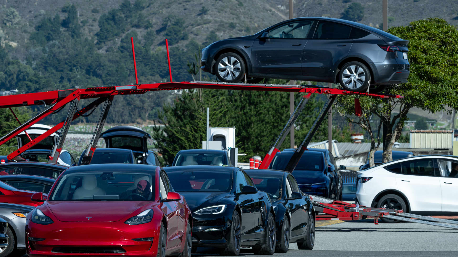 EV Shift Accelerates: Nuanced Drivers of Market Leadership