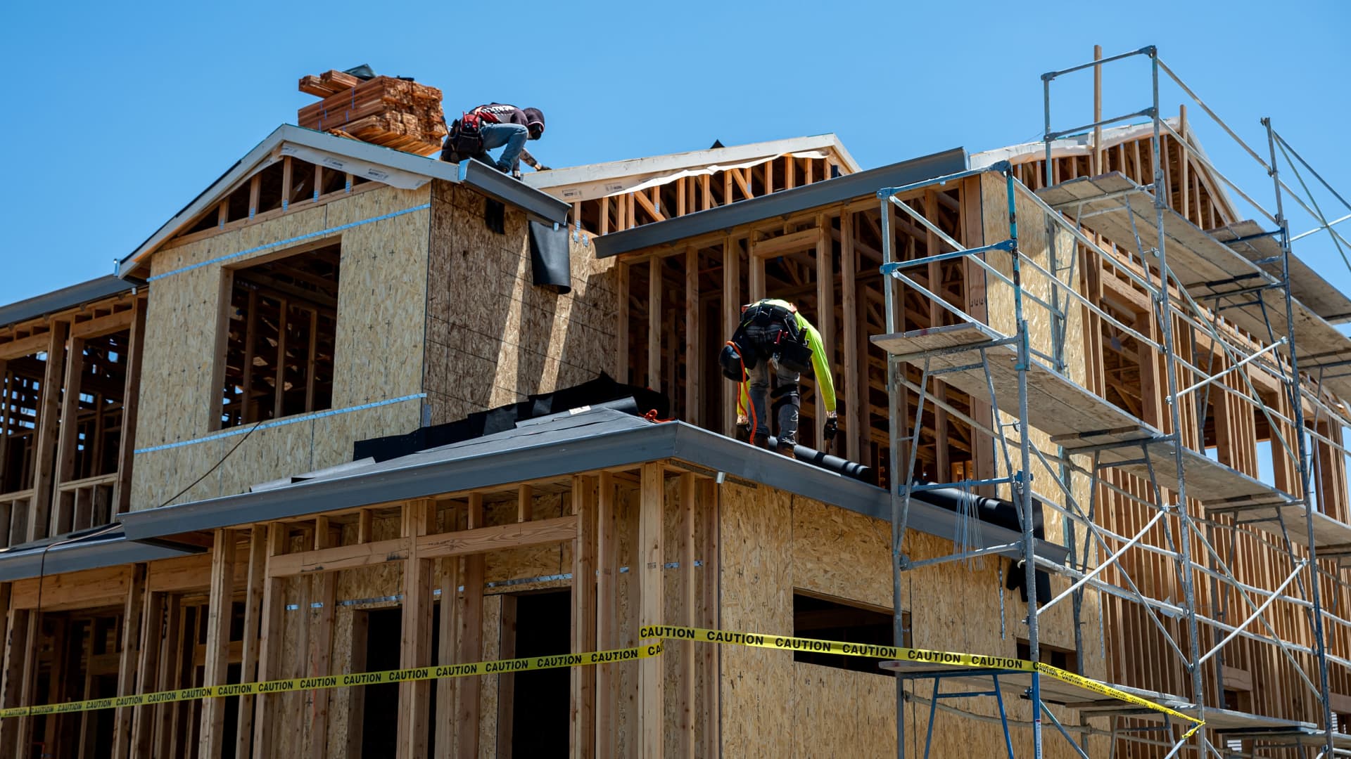 Homebuilder Sentiment Sees Modest Rebound Amidst Market Headwinds