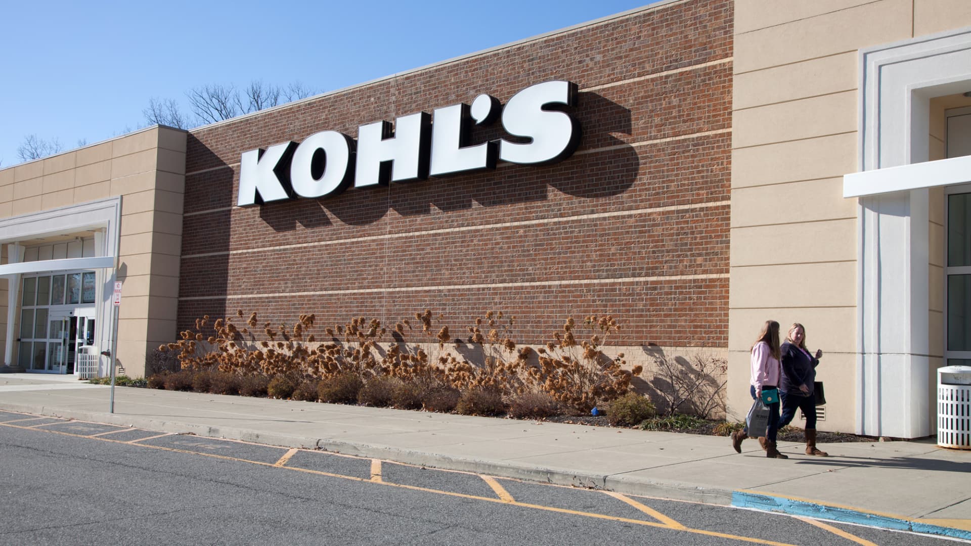 Kohl's Stock Jumps 10% on Improving Sales Trends: An Alpha Opportunity? featured image