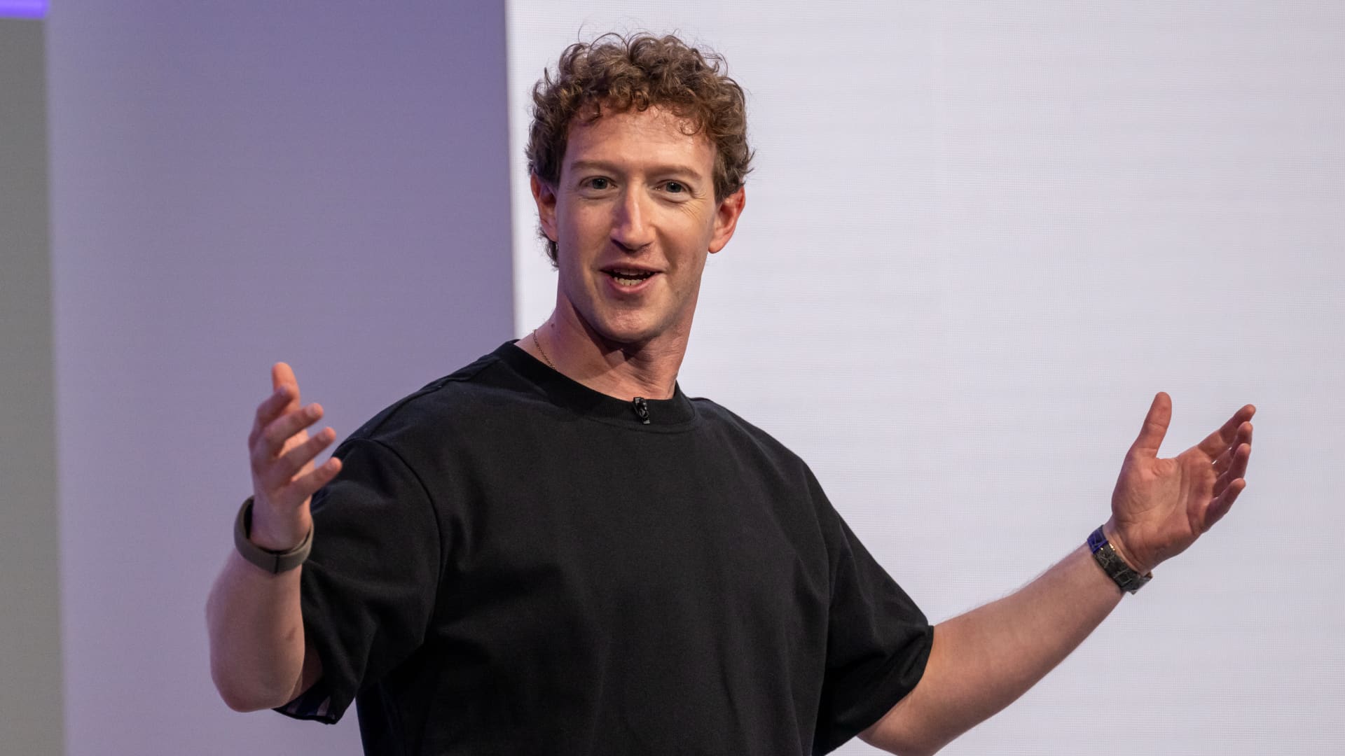 Meta Cloud Ambitions: A Breakthrough for Struggling Stock?