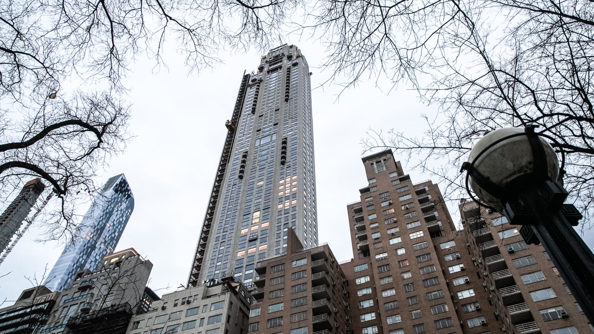 New York's Pied-a-Terre Tax: A $500 Million Strategy to Close Budget Gaps featured image