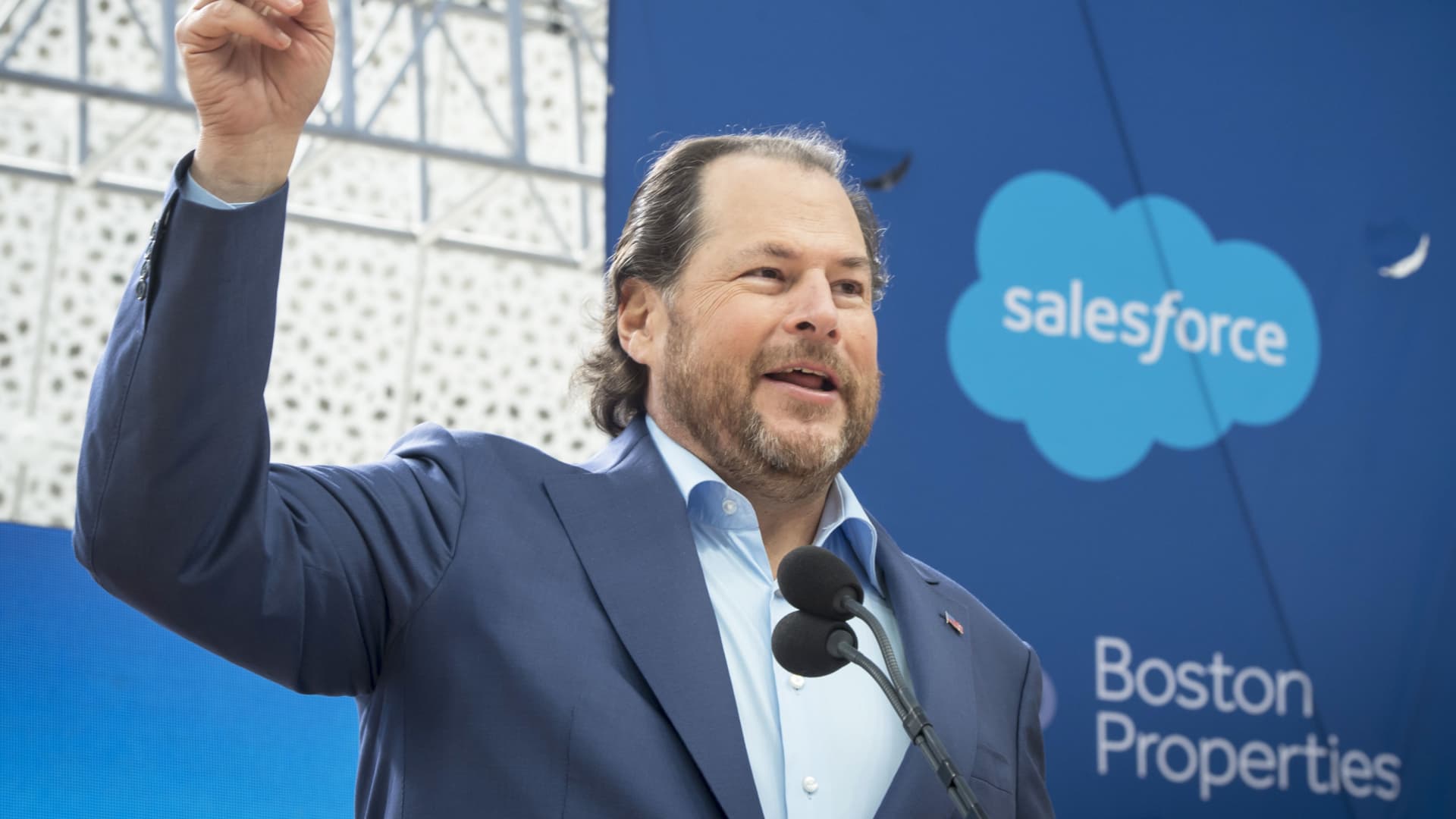 Salesforce Stock's Resilience: Marc Benioff's Strategy Amidst AI Disruption featured image