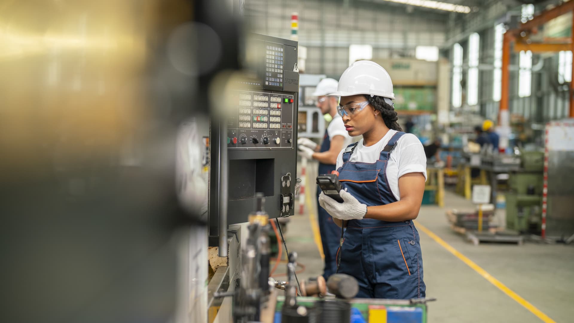 Skilled Trade Careers: 30% Pay Bump Signals Major Economic Shift