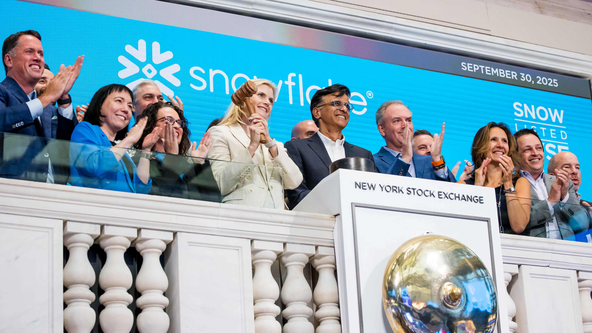 Software Stocks Soar: Unpacking Mays Best Rally Since 2001