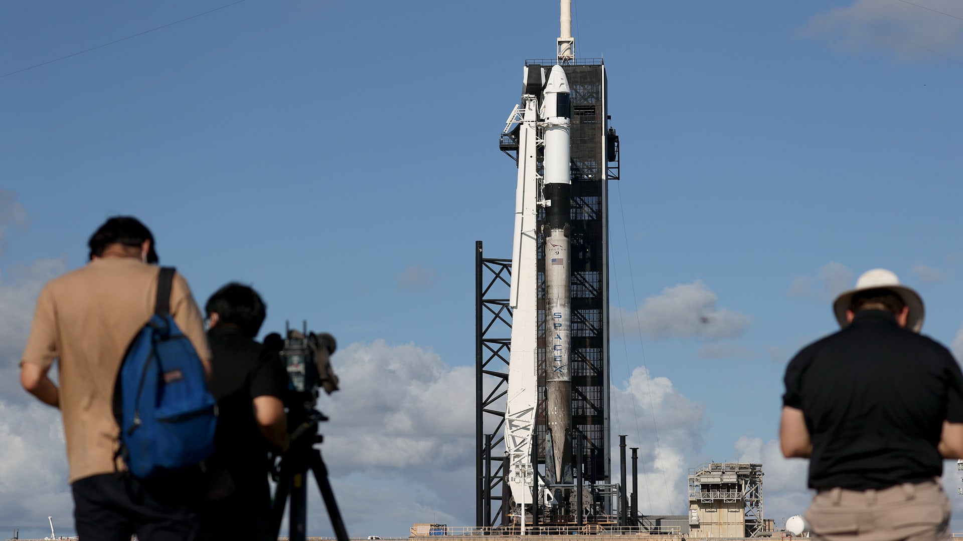 SpaceX IPO Unlocks Direct Retail Access, Igniting Market Growth