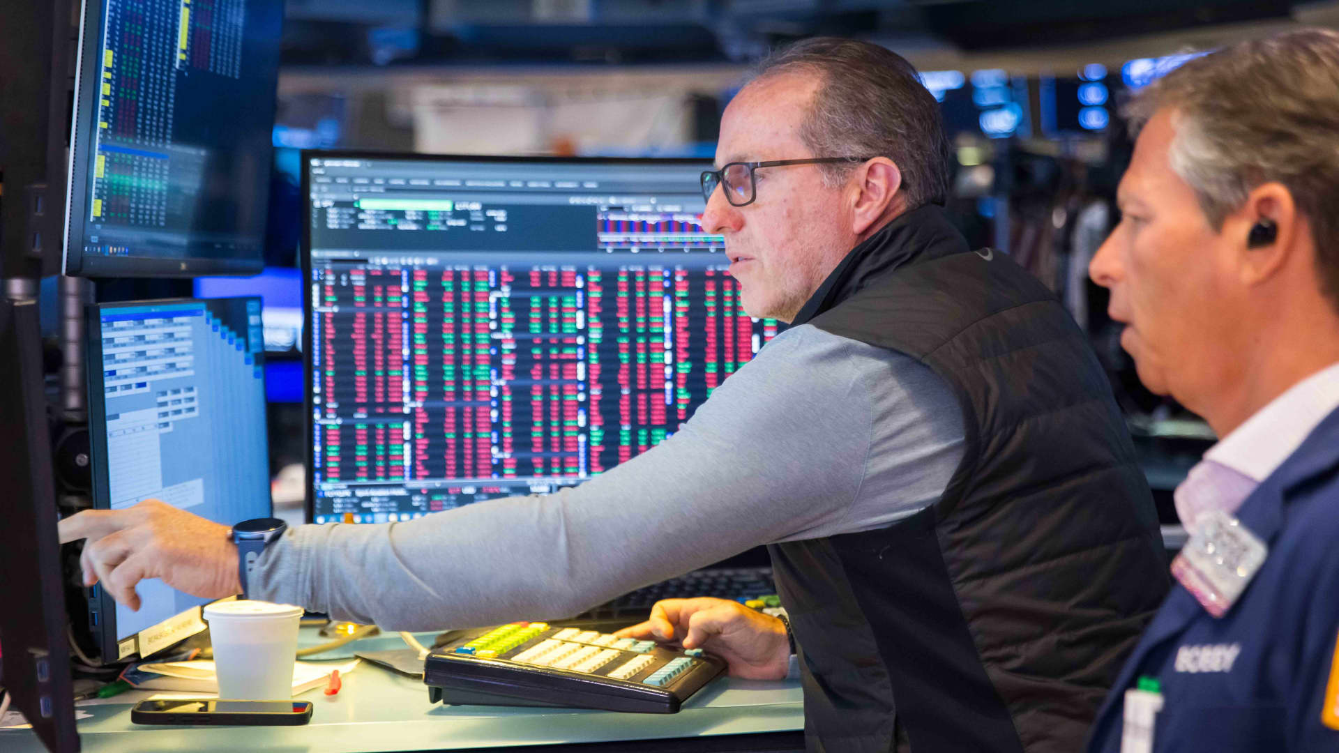 Trump-Xi Summits Ambiguity: Navigating Market Risk Amidst Tech Sector Resilience