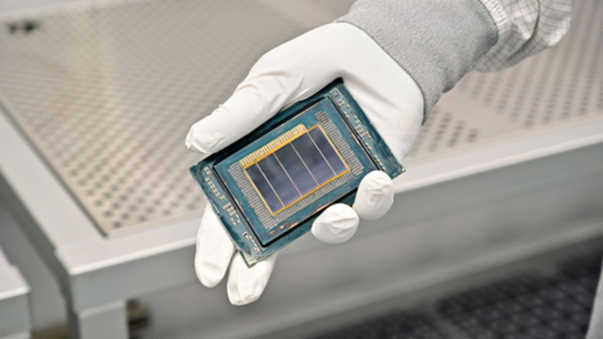 AI Chips Innovation: Unpacking the Next-Gen Semiconductor Battle featured image