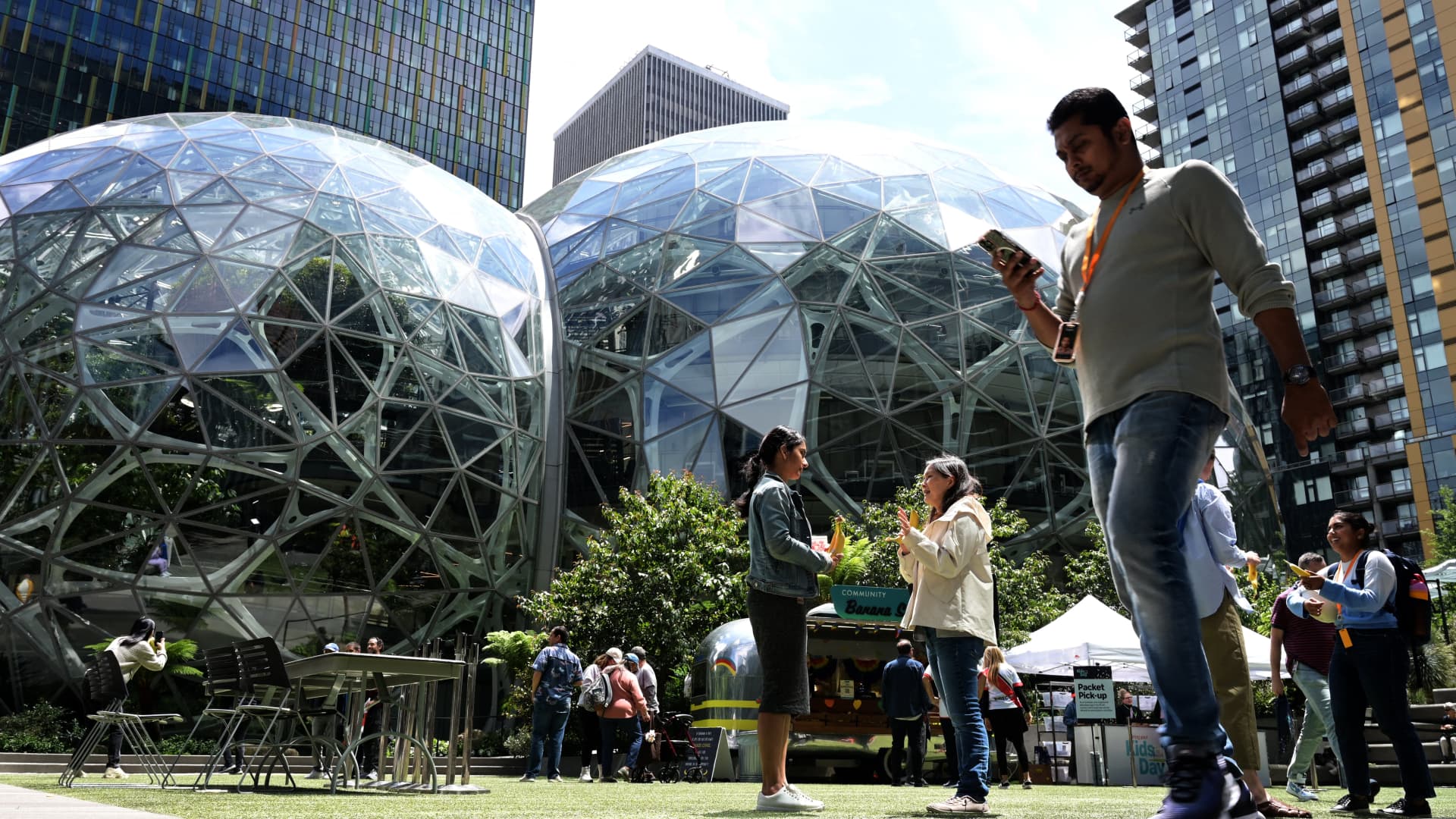 AI Data Center Expansion: Amazon Faces Scrutiny Amid Engineer Whistleblowing