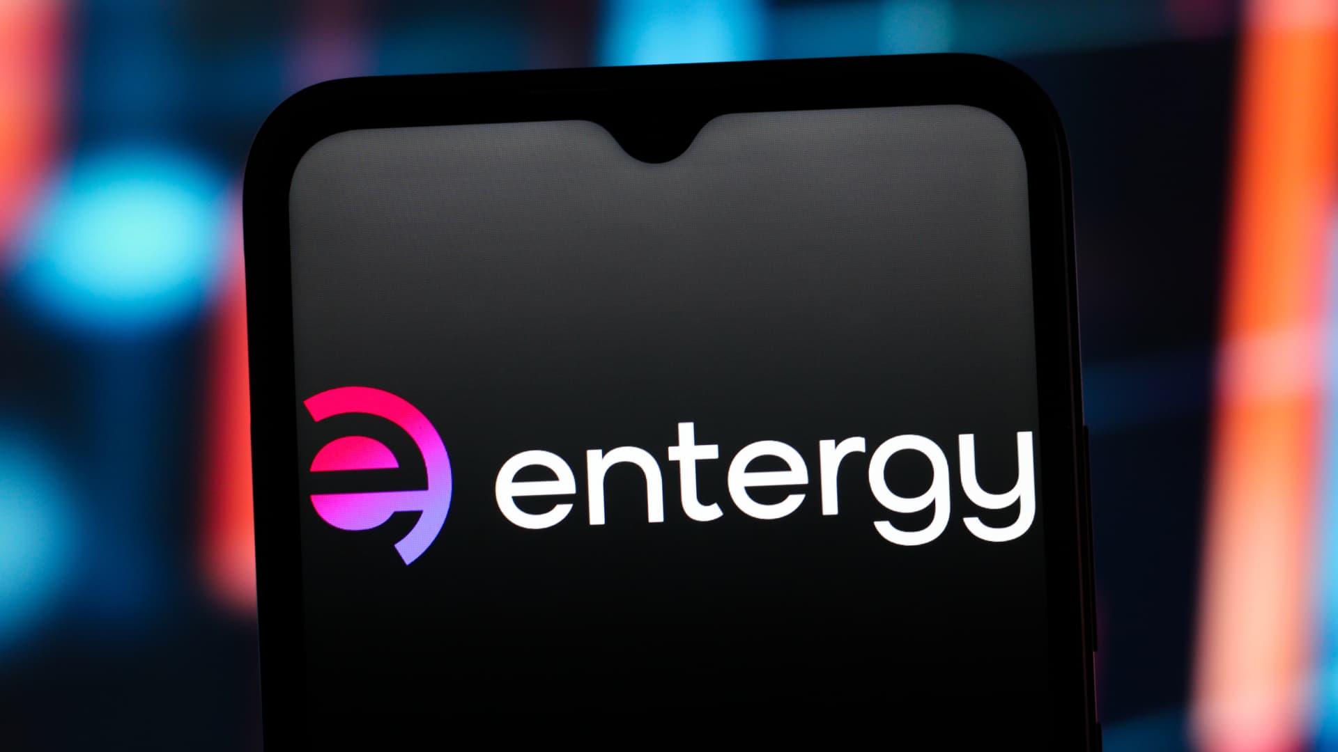 AI Data Centers and Electricity Bills: Entergy CEO Reassures Customers