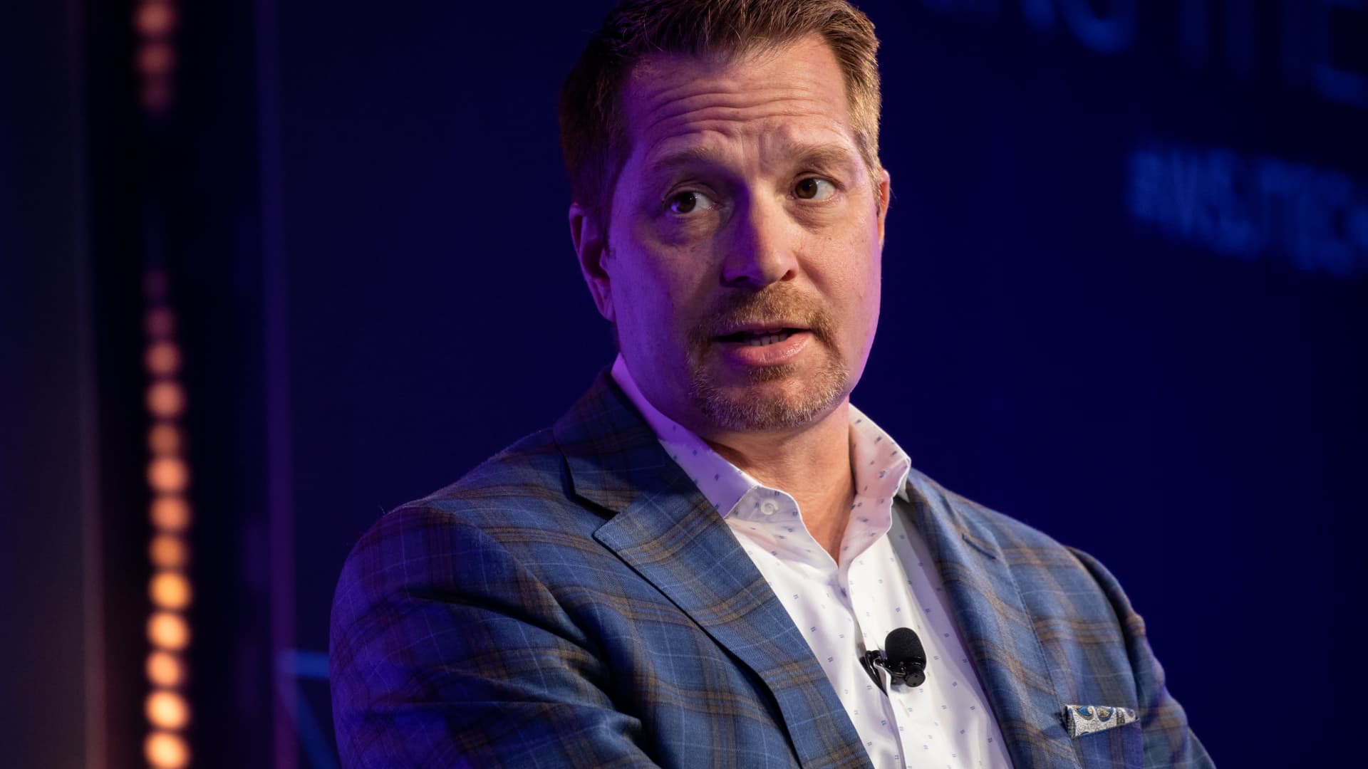 AI Security Fears Fuel CrowdStrikes Growth Tailwind