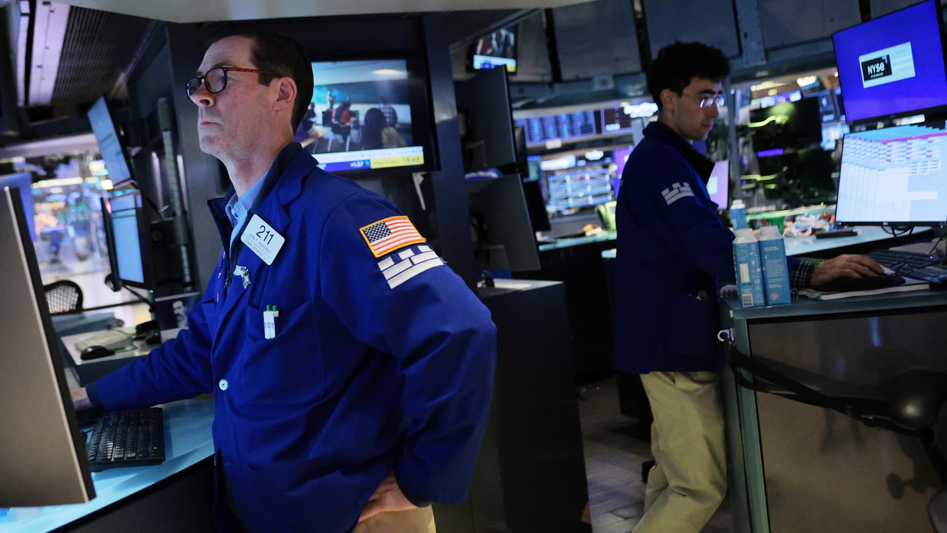 AI Stocks: Navigating the Cooling Market for Undervalued Opportunities featured image
