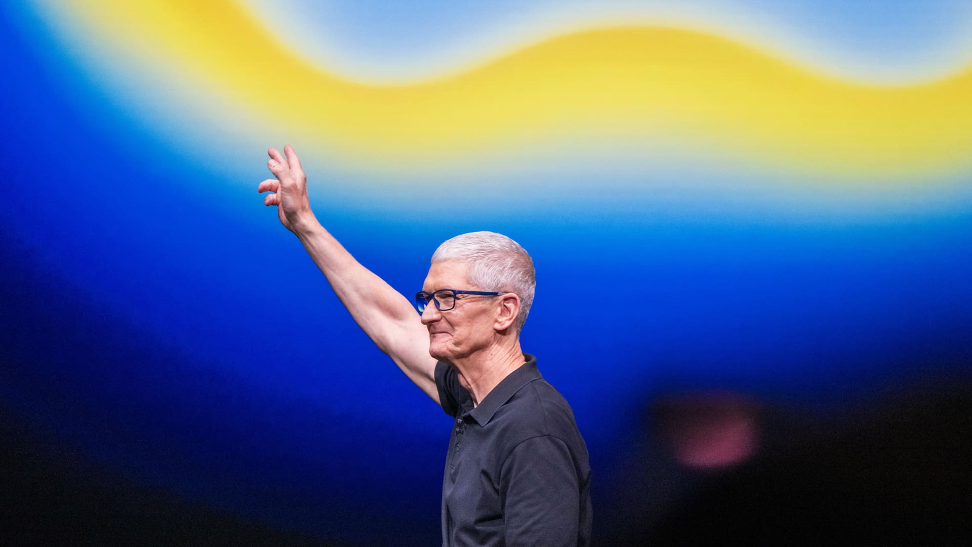 Apple AI: Tim Cook's Legacy on the Line at WWDC featured image