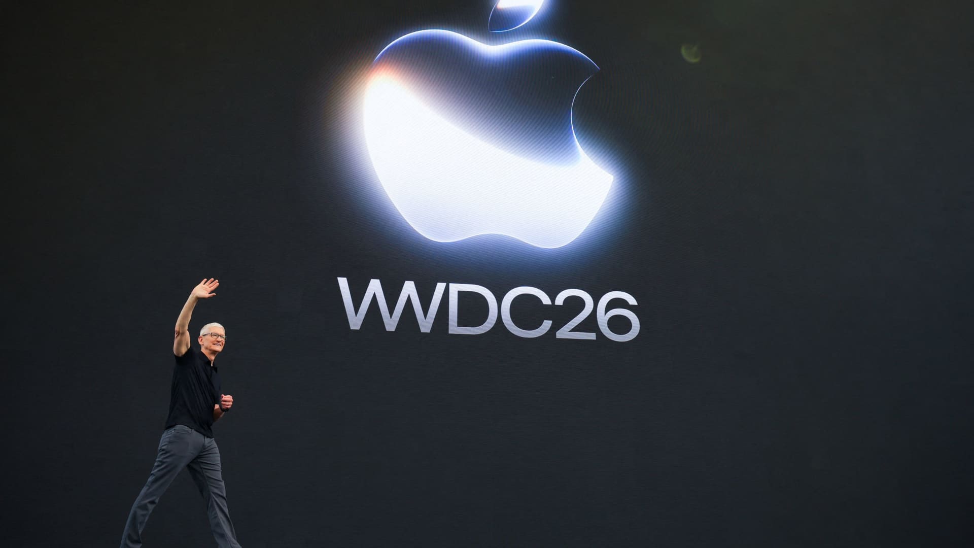 Apple AI: Innovation Amidst Market Pullback featured image