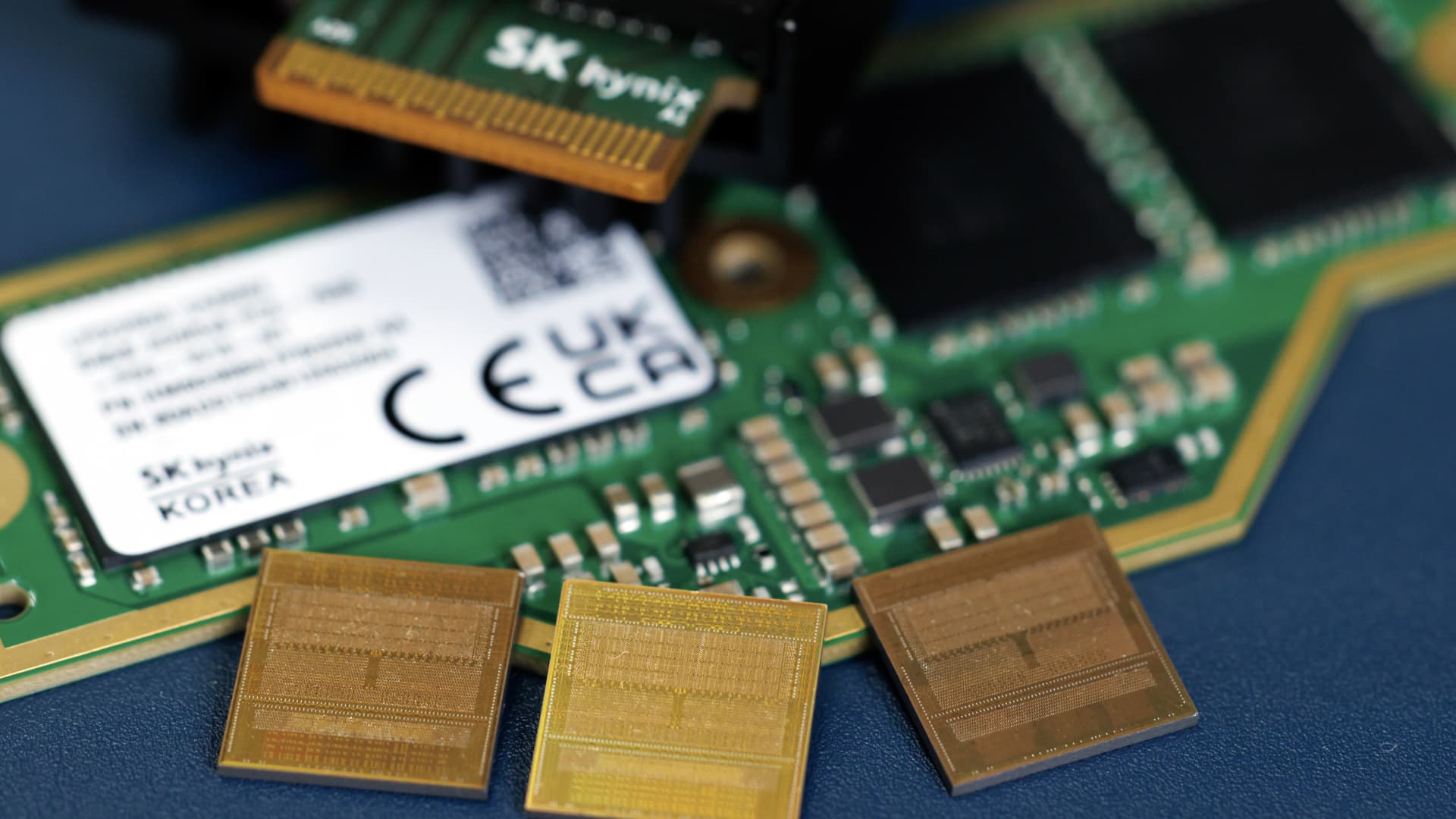 Asian Tech Stocks Soar 12% Amid Geopolitical De-escalation