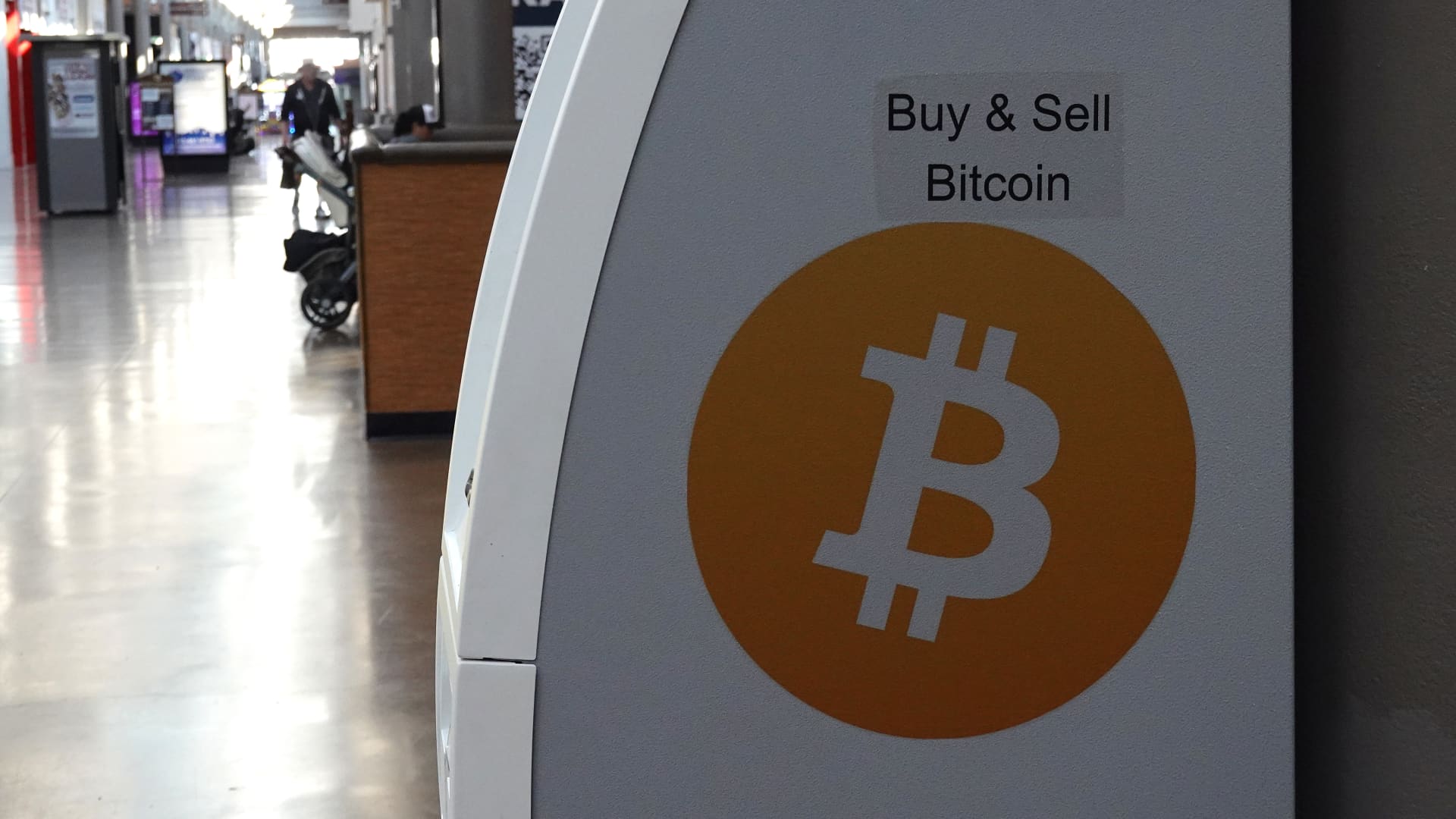 Bitcoin Faces Further Volatility: Traders Predict New Lows
