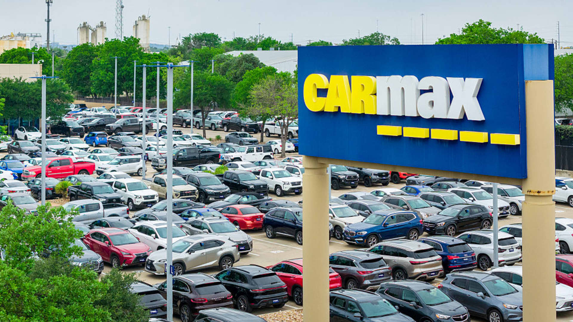 CarMaxs Turnaround Strategy Faces Market Scrutiny Amidst Earnings Beat