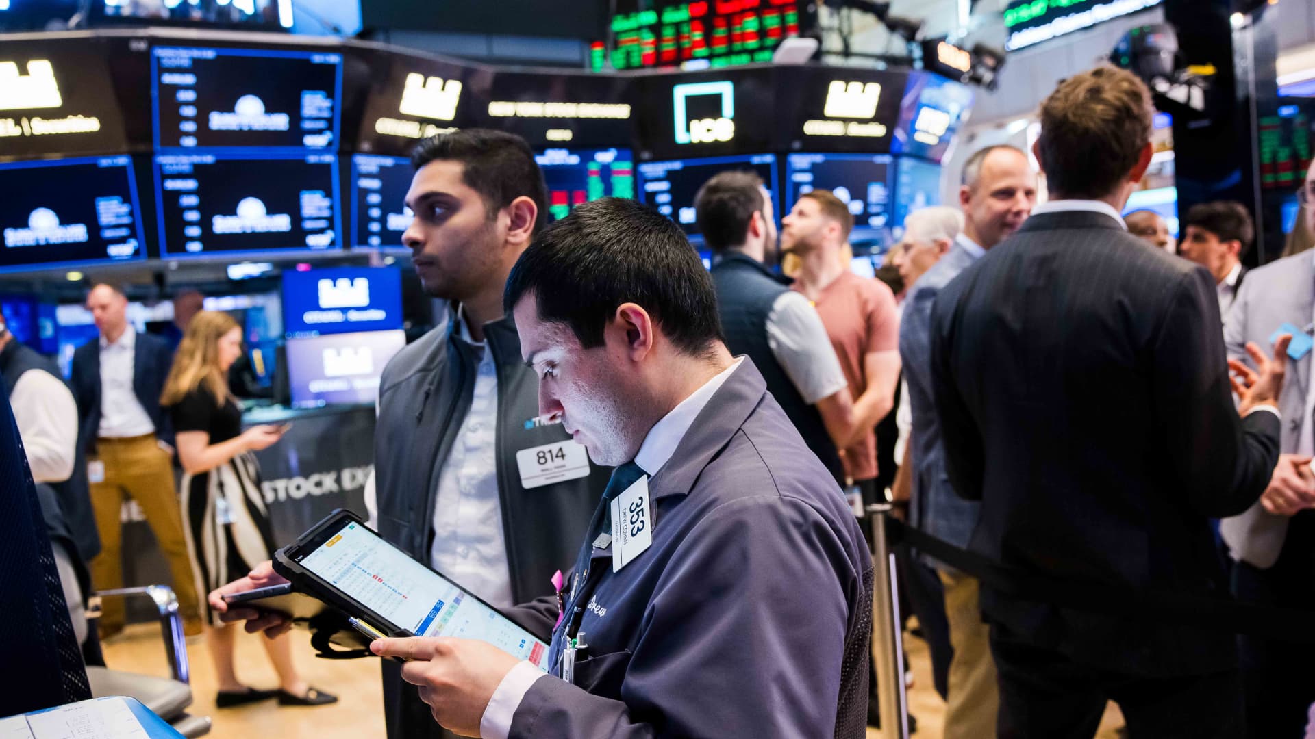 CrowdStrike Broadcom Selling: Contextual Pullback Amidst AI Enthusiasm featured image