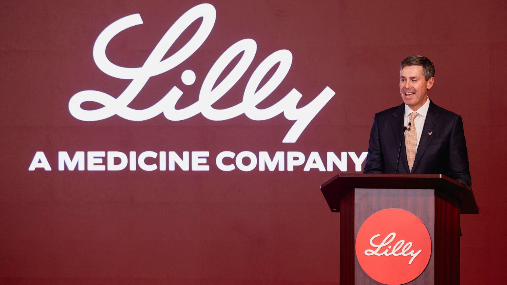 FDA Initiative Powers Pharma Growth: Lilly and Regeneron Lead Accelerated Manufacturing Reviews