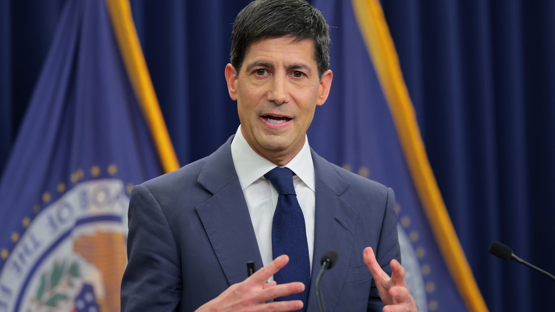 Fed Regime Change: Warshs Sweeping Policy Overhaul Signals New Era
