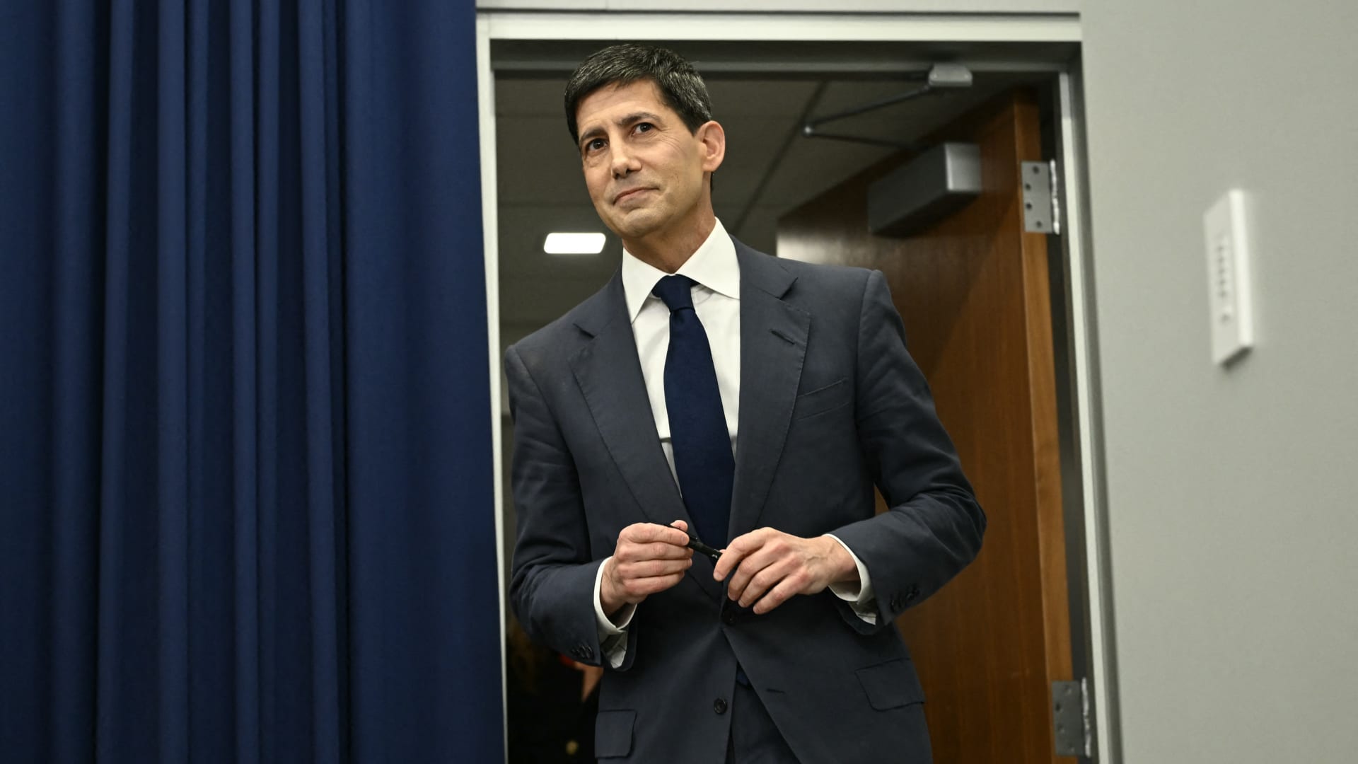 Federal Reserve Signals Potential 2026 Rate Hike Amidst Chairman Warsh's Communication Overhaul featured image