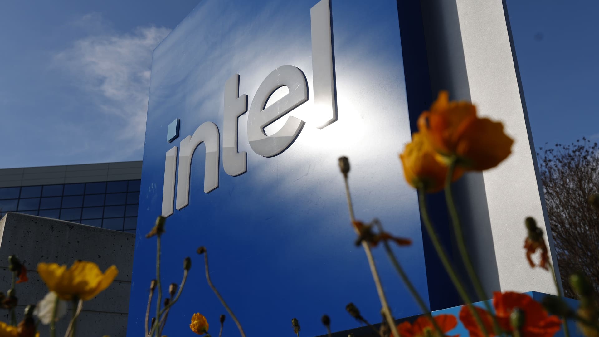 Intel Stock Rally: Innovation Drives Chipmakers Resurgence