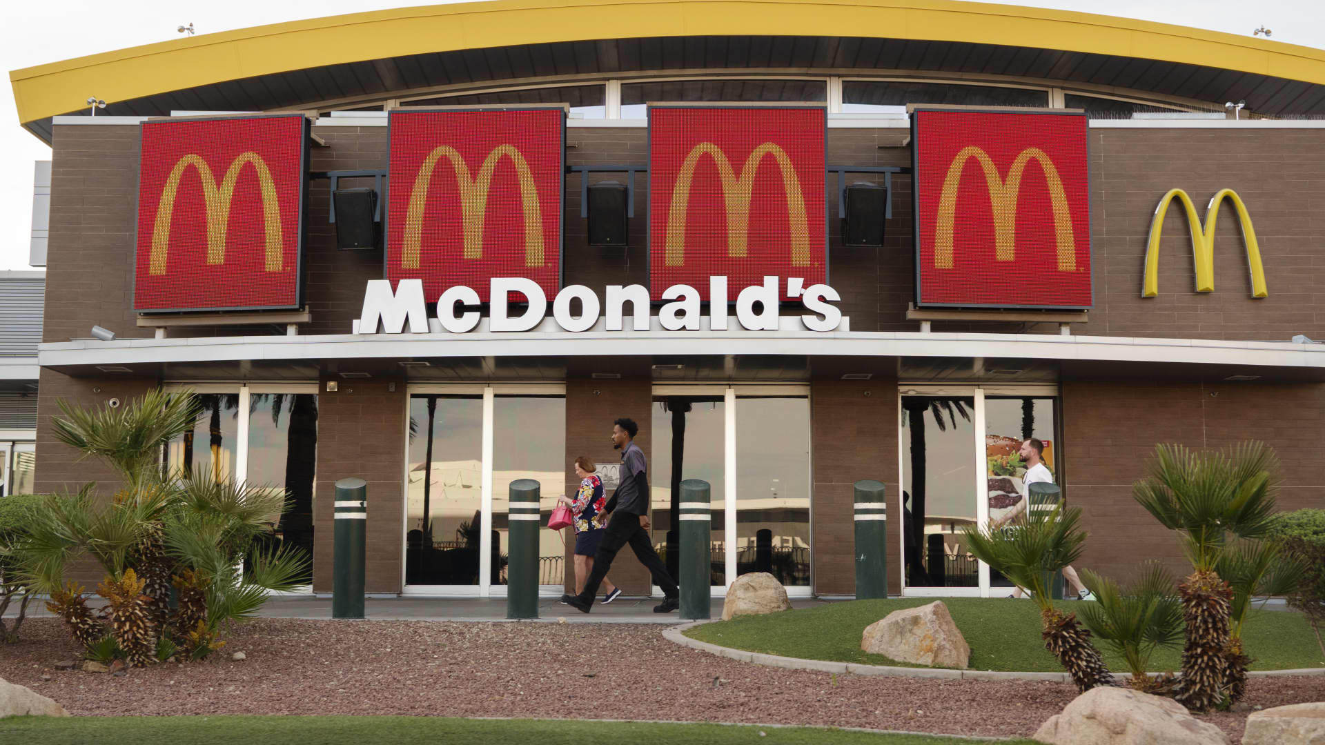 McDonalds Strategy: 4 Pillars to Win Over Diners Amidst Rising Competition