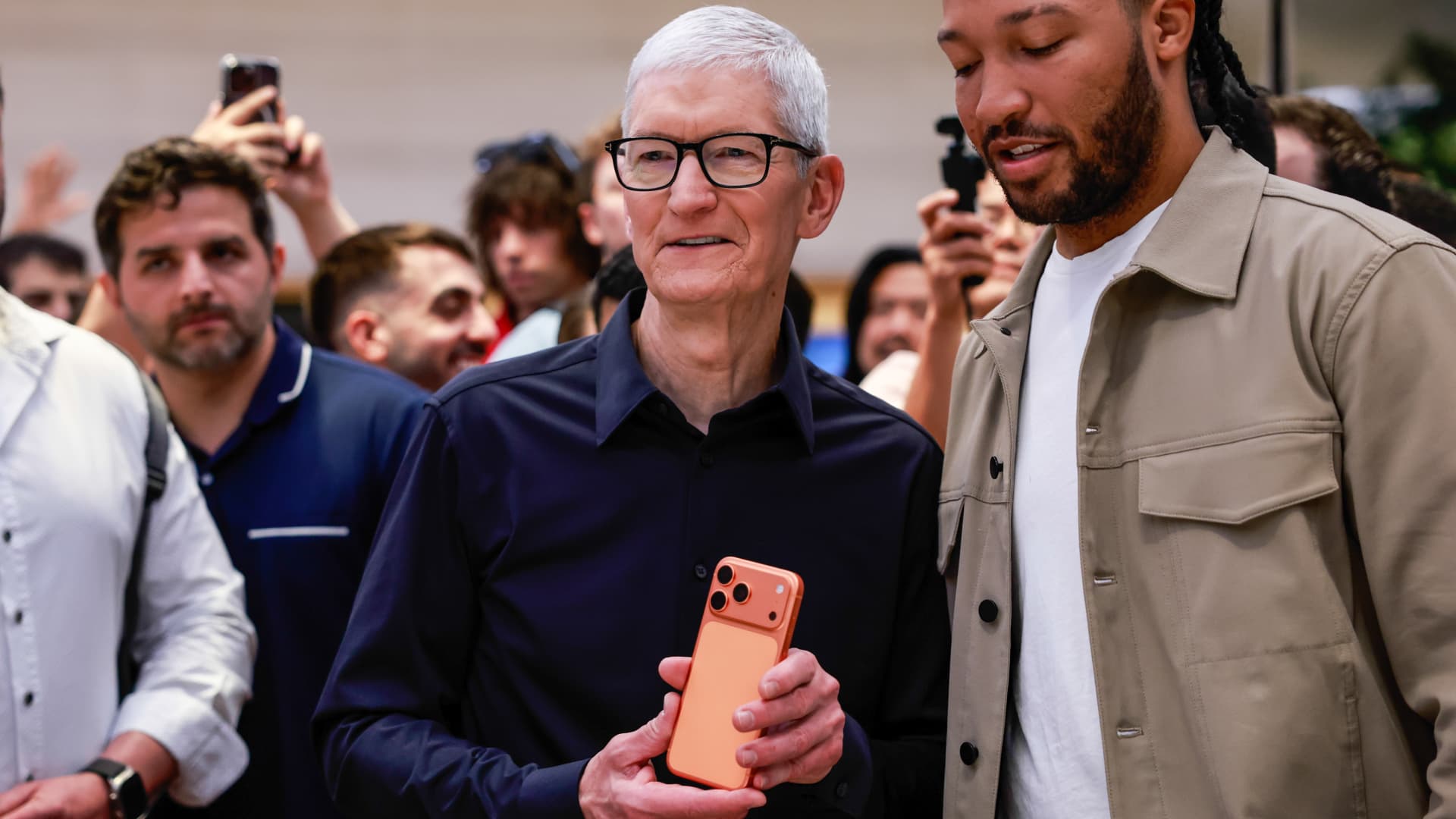 Memory Crisis: How AI's Insatiable Demand is Hitting Apple and the Global Market featured image