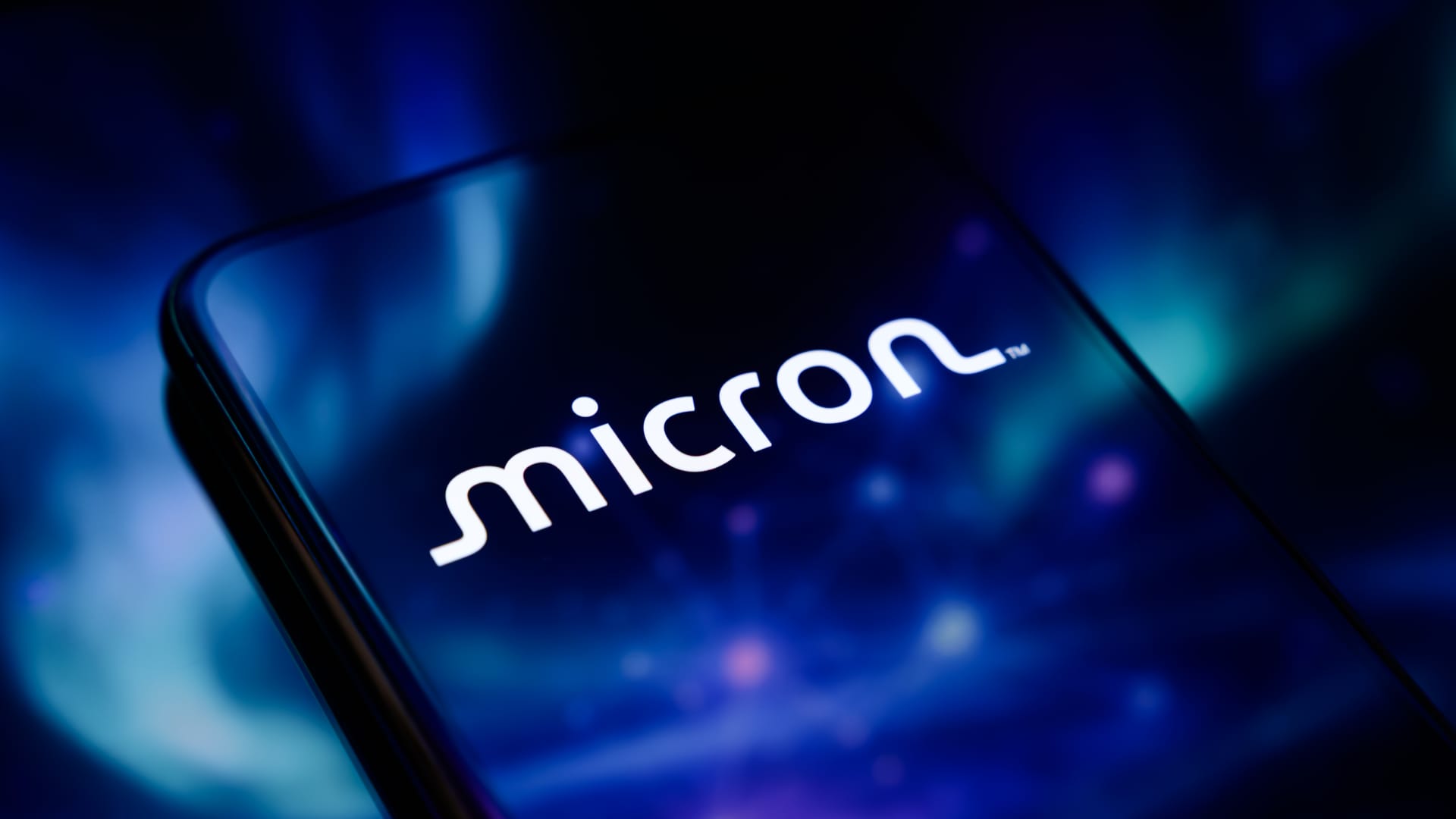 Micron's 5% Dip: Unpacking AI Cost Concerns and Market Volatility featured image