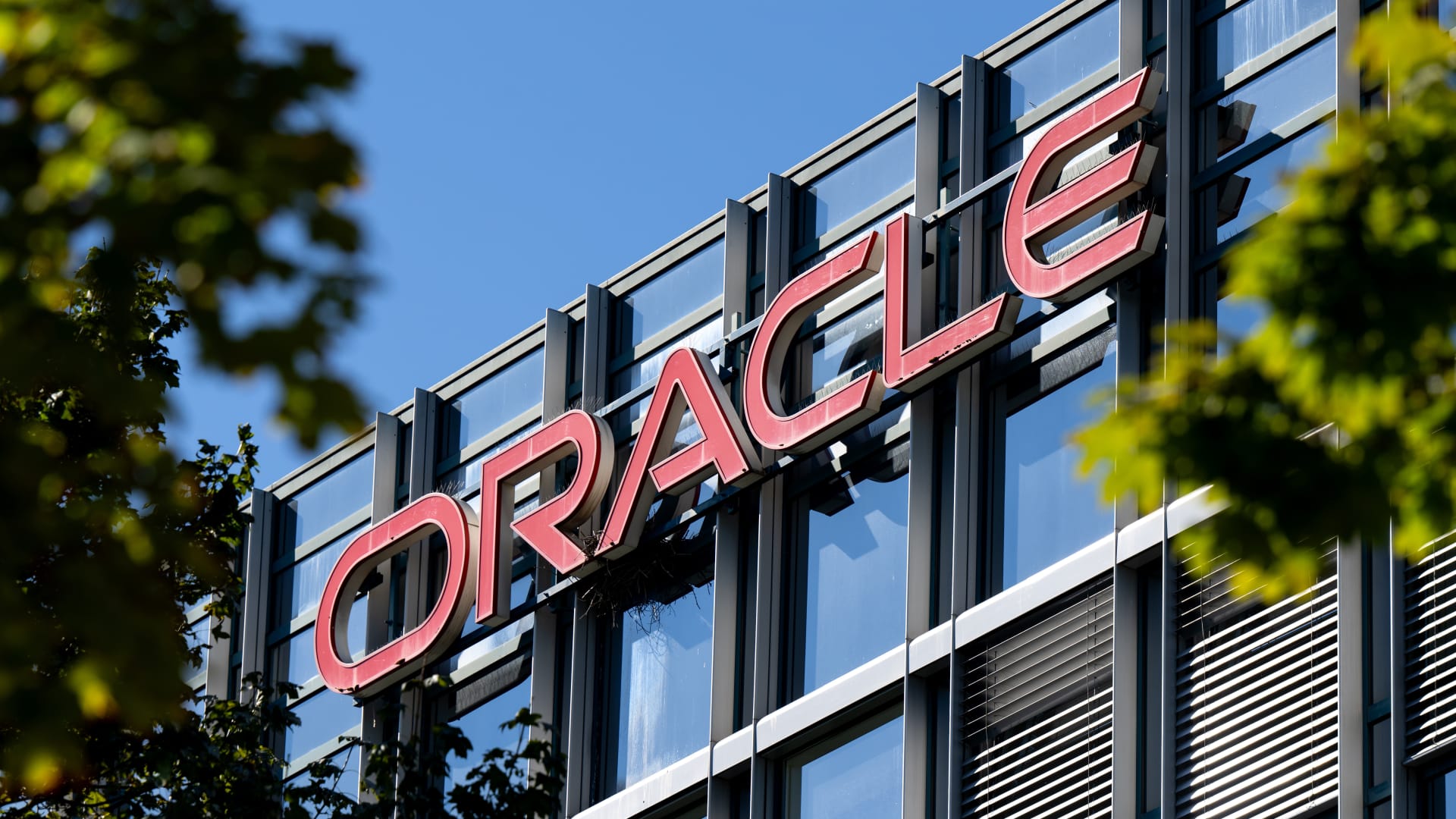 Oracle Faces AI Layoffs: 21,000 Roles Cut Amidst Tech Sector Realignment