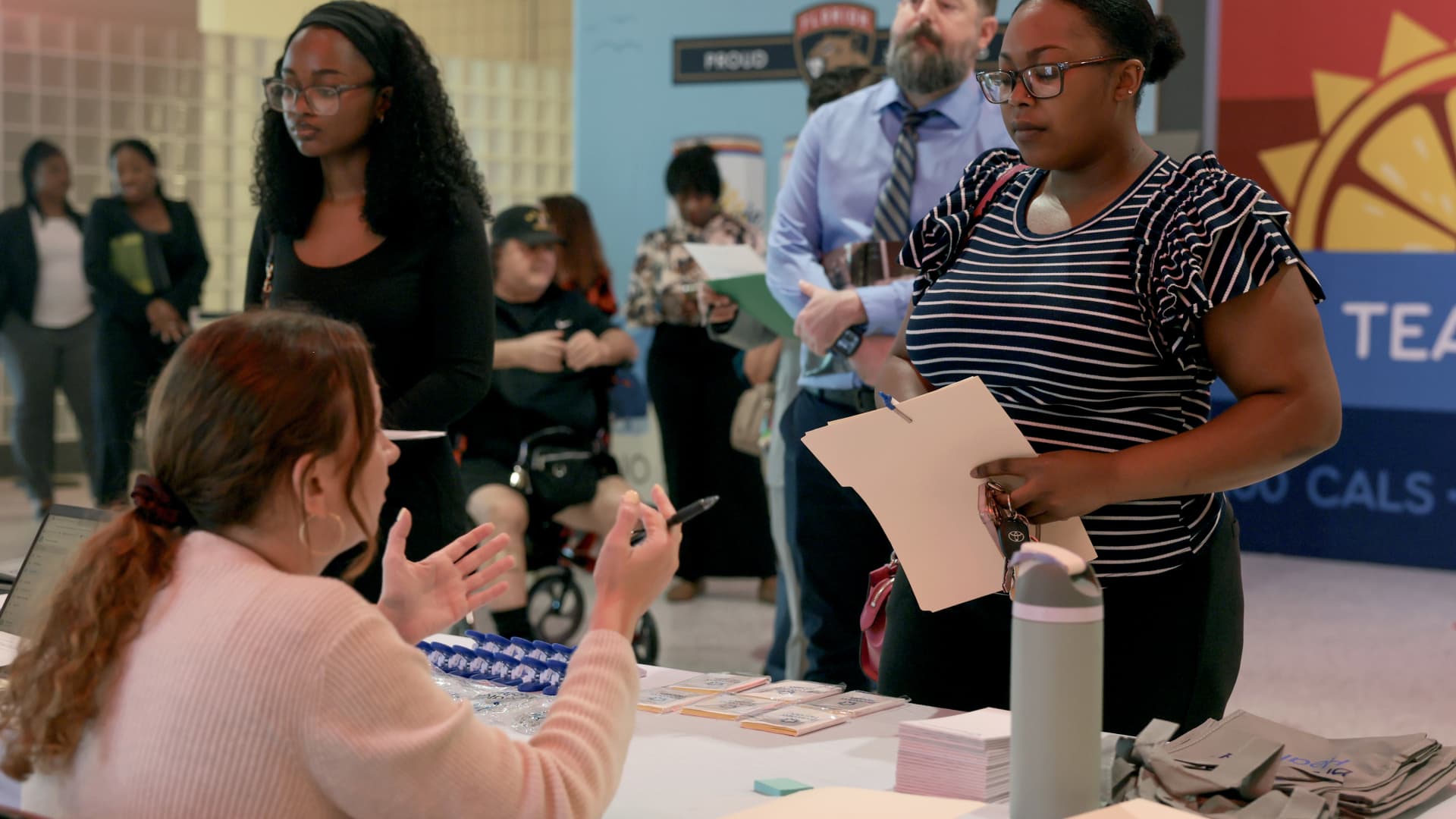 Private Payrolls Surge: A Resilient Labor Market Fuels Macro Stability