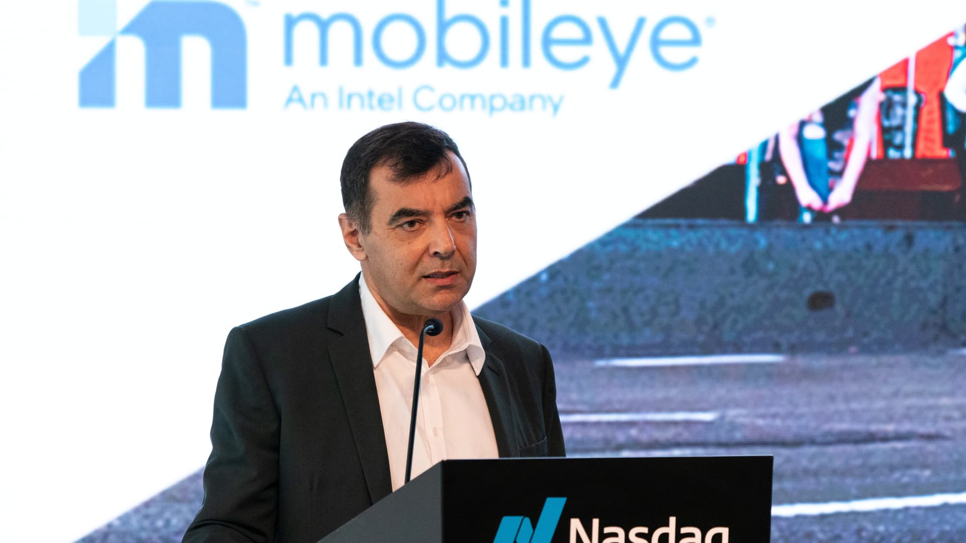 Robotaxi Launch: Mobileyes Bold 2027 Strategy Unveiled