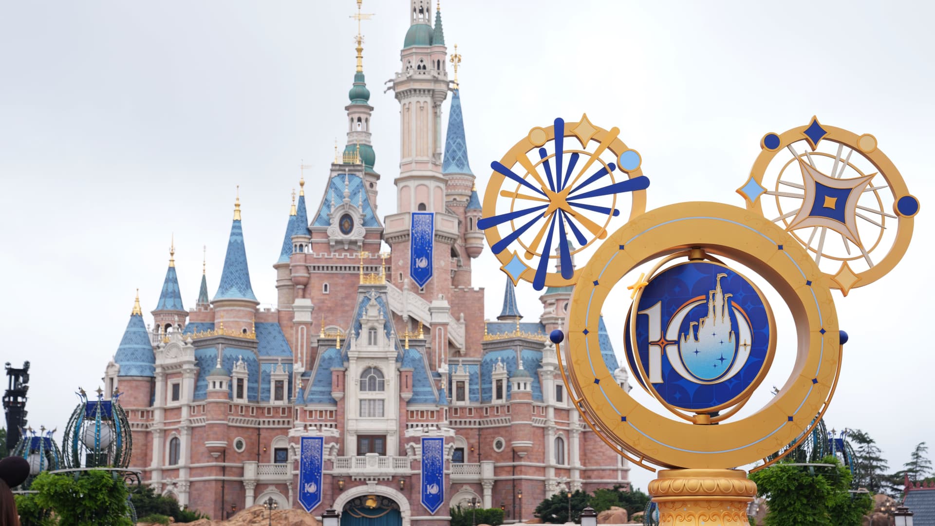 Shanghai Disneyland's Enduring Success: A Strategic Oasis Amidst China's Economic Headwinds featured image