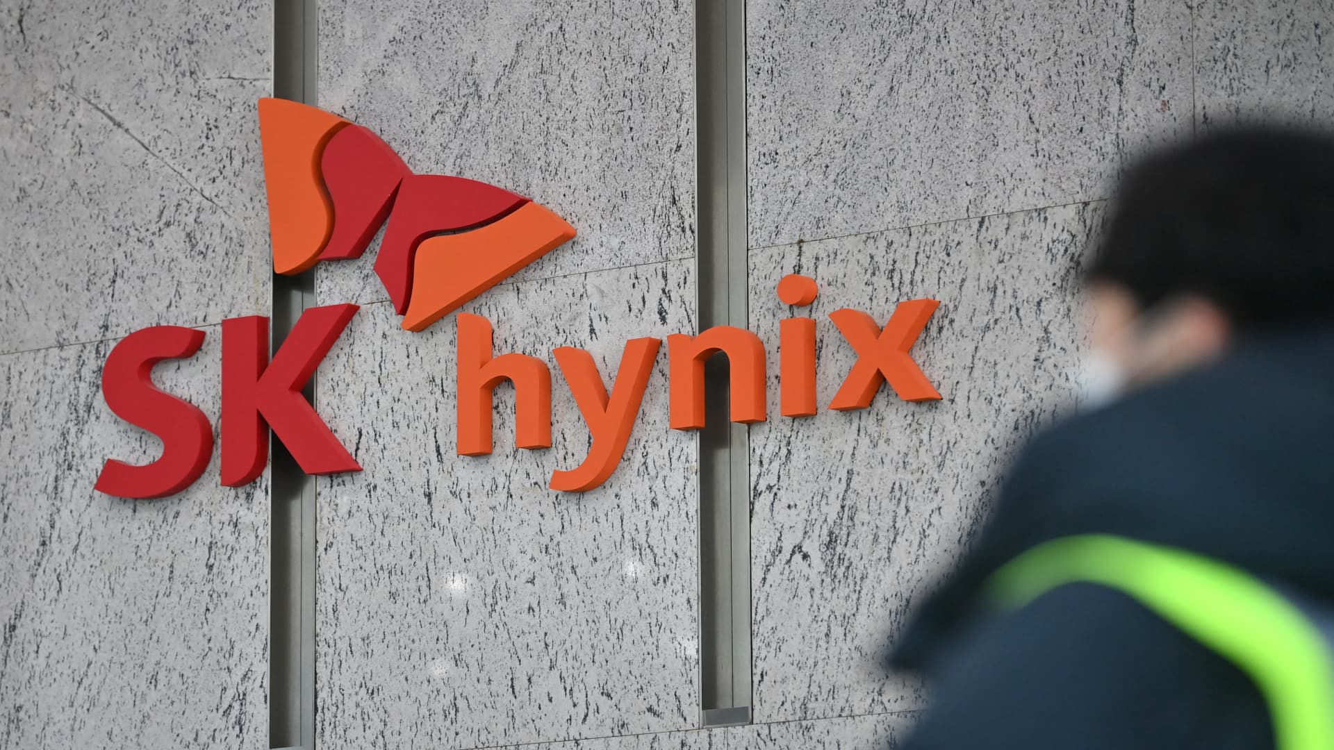 SK Hynix Nasdaq Listing: A $29 Billion AI-Driven Growth Breakthrough featured image