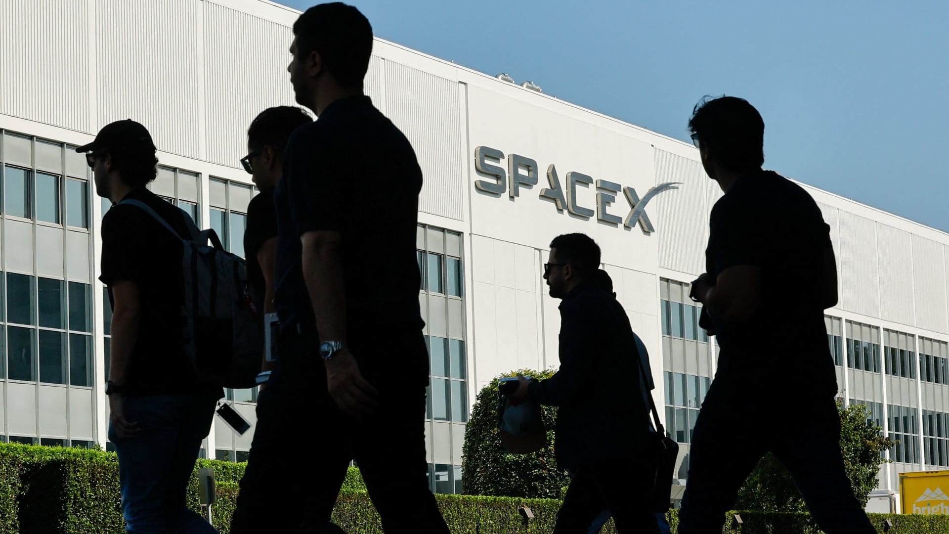 SpaceX Debt Sale: $25 Billion Fuels Innovation & AI Ambitions