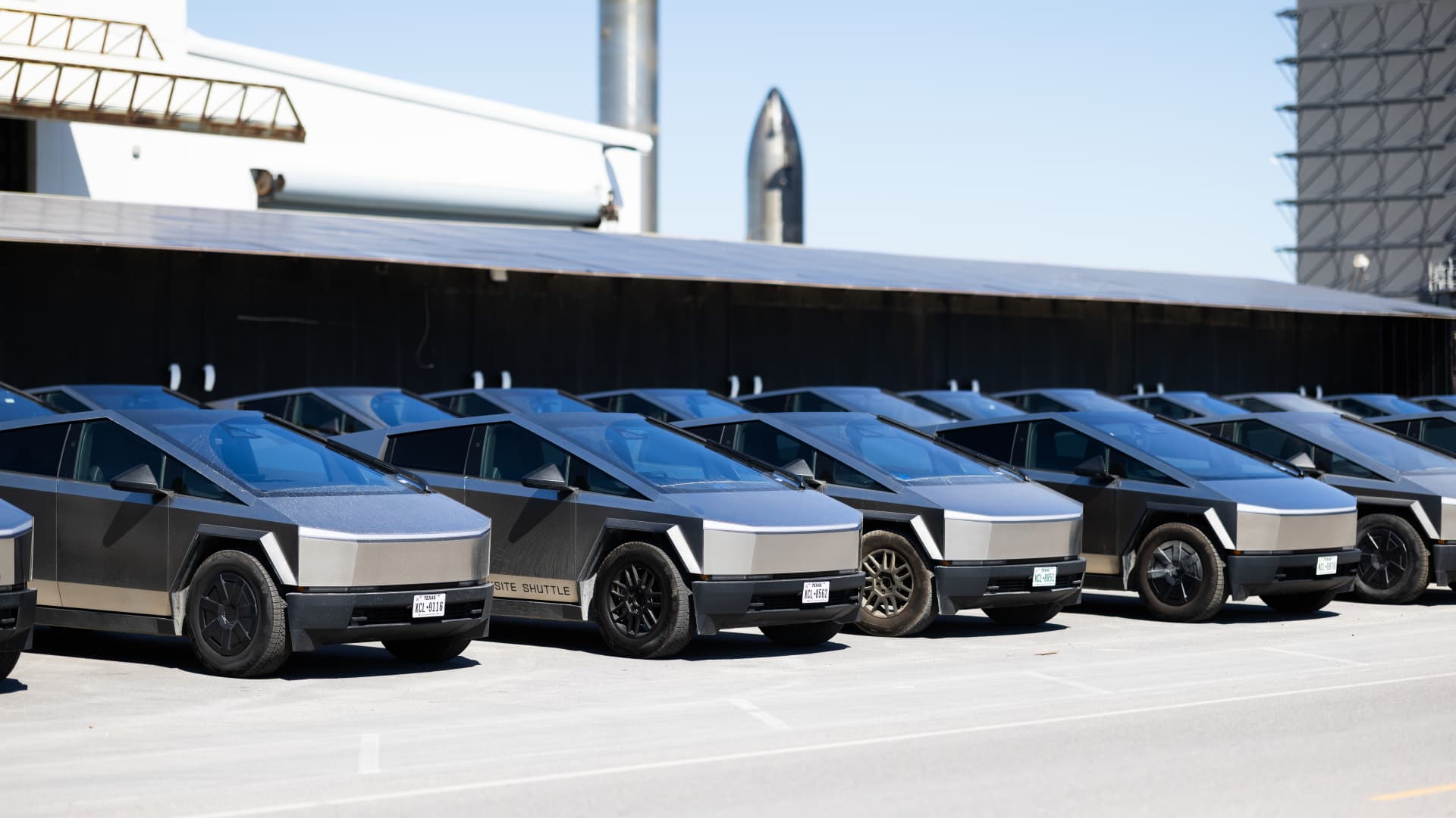 SpaceX IPO: Morningstar Flags $1.75 Trillion Valuation Risk featured image