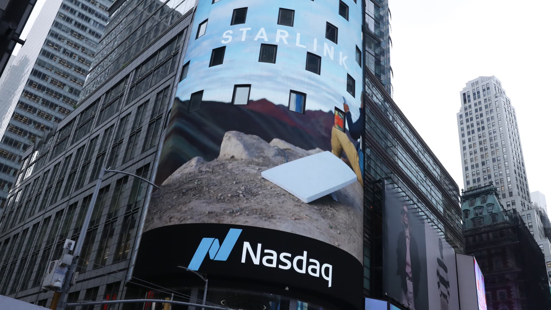 SpaceX Stock: Navigating Hype for True Value