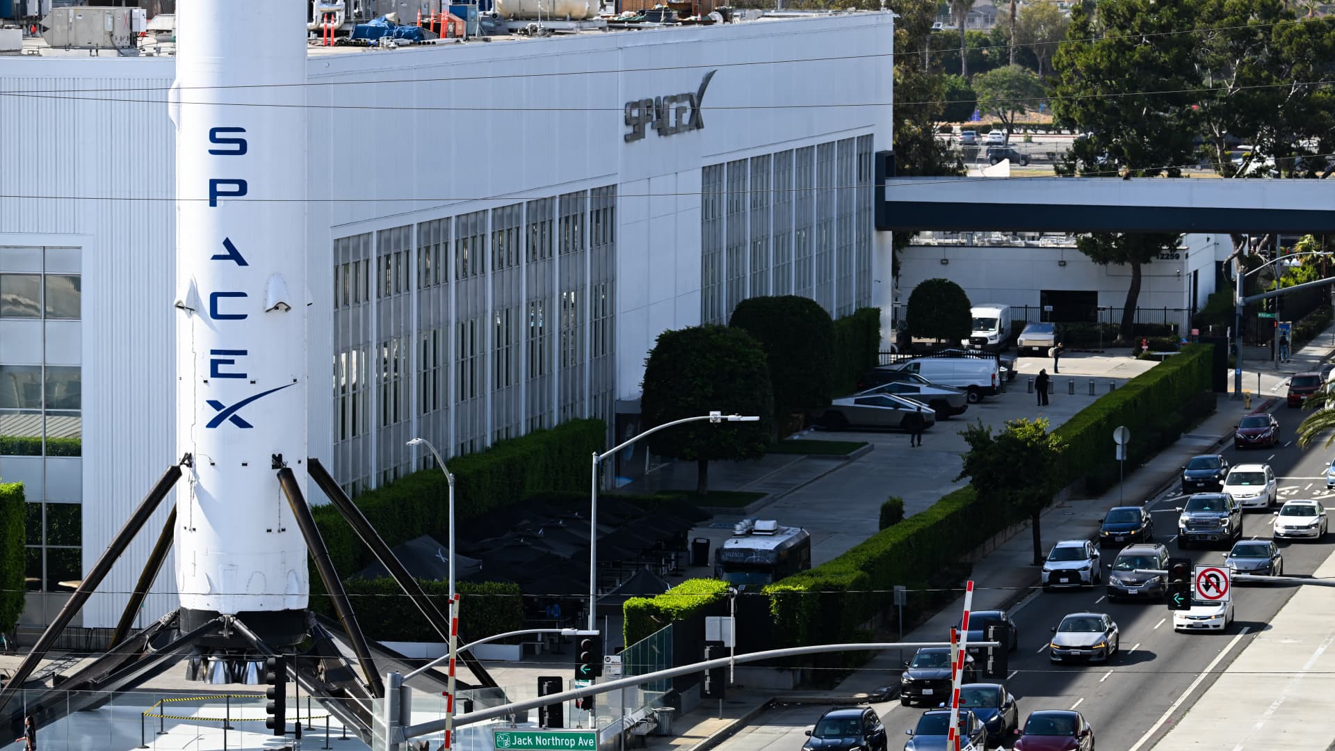 SpaceX Valuation Breakthrough: Betting on Elon Musk's Vision, Not Just Earnings featured image