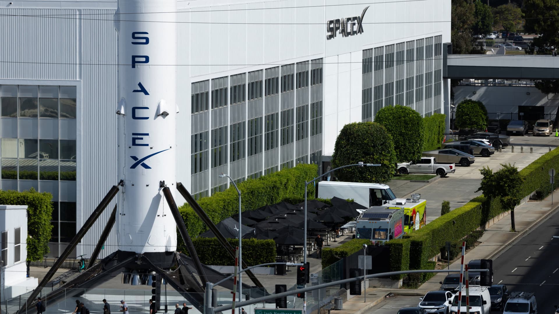 SpaceX Valuation: The Trillion-Dollar Bet on Three Moonshots featured image