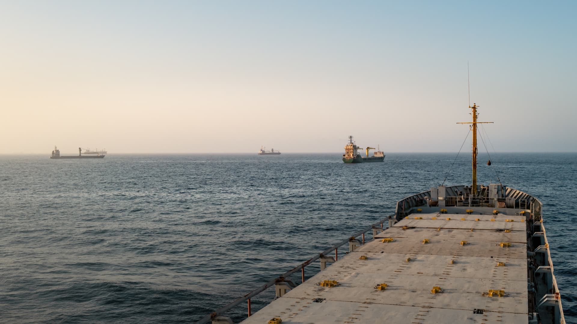 Strait of Hormuz: Fragile Recovery Underpins Global Oil Volatility featured image