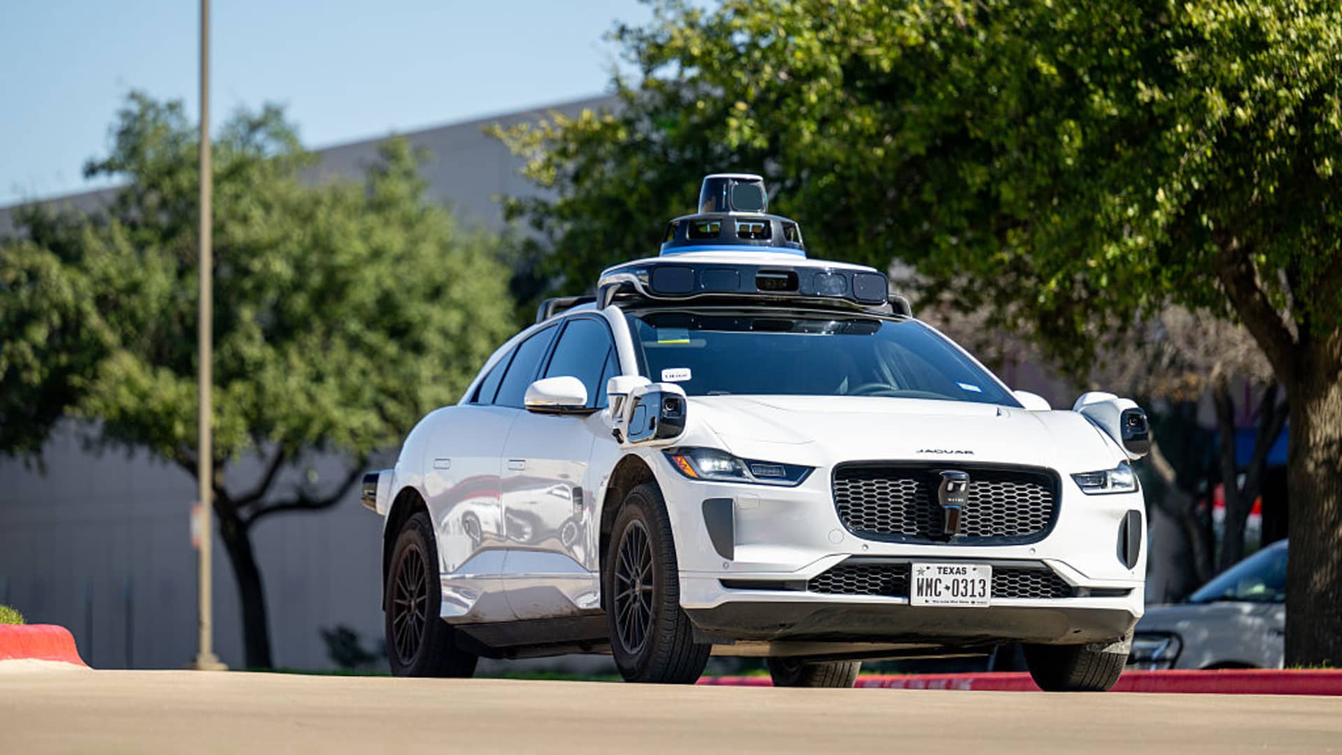 Waymo Uber Robotaxi: Strategic Shift in Autonomous Mobility Development