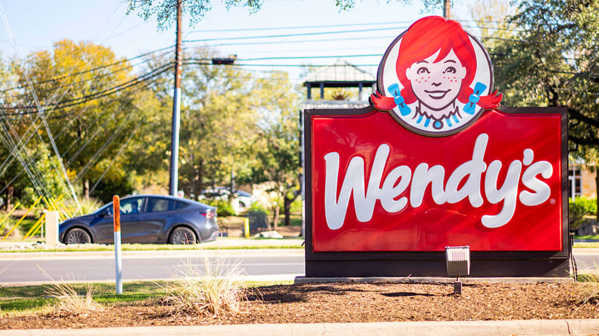 Wendy's Stock Volatility: Meme Traders Spark 30% Surge featured image
